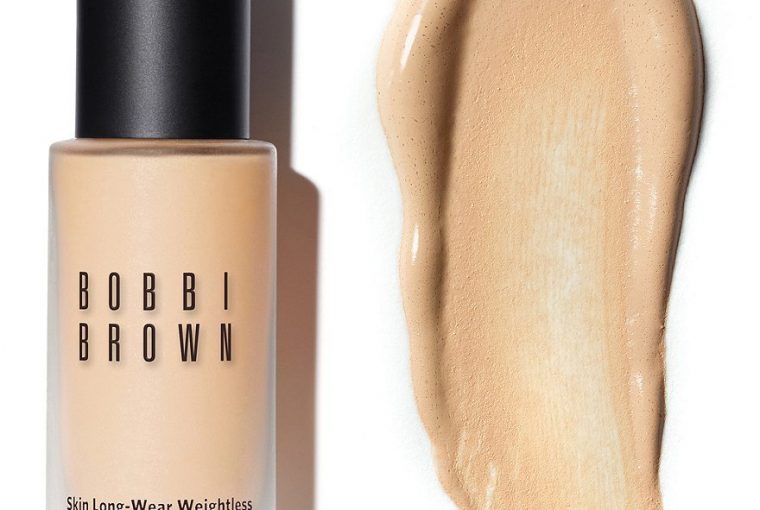 Bobbi Brown Skin Long-Wear Weightless Foundation SPF 15